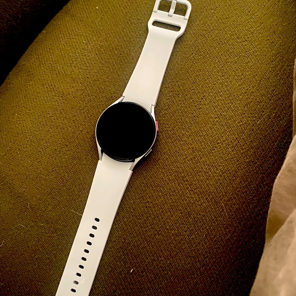 Brand new Samsung Galaxy Watch 4. Comes with charger
